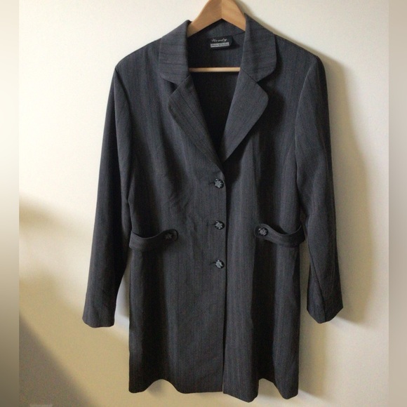 Wendy Studio Collection VGUC grey long 3 button blazer, collar, lightweight - Picture 4 of 12